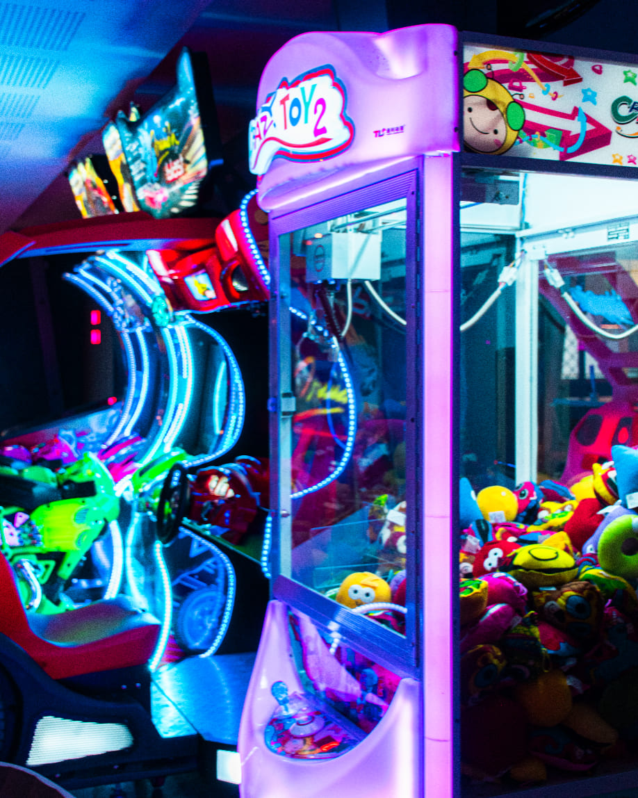 Salle de jeux d'arcade au Bowling du Golfe